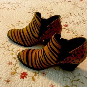 Slip on dress leopard shoes